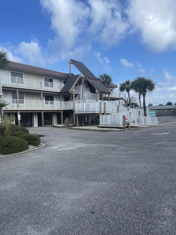 Soundside Holiday Beach Resort