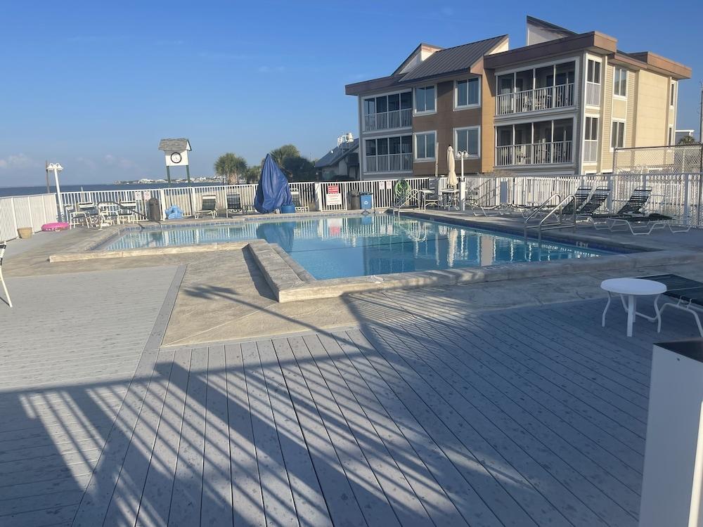 Soundside Holiday Beach Resort