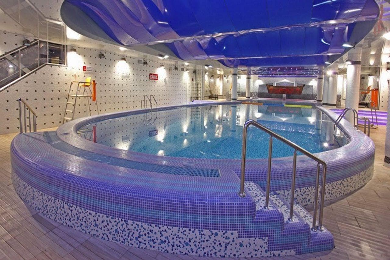 Pardisan Hotel