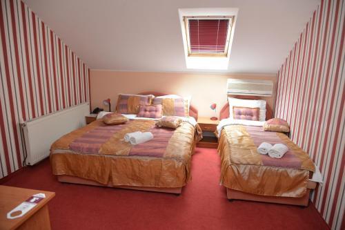 Stari Krovovi Hotel