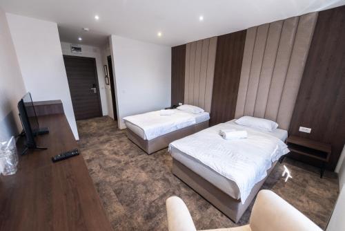 Stari Krovovi Hotel
