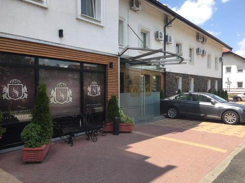 Stari Krovovi Hotel