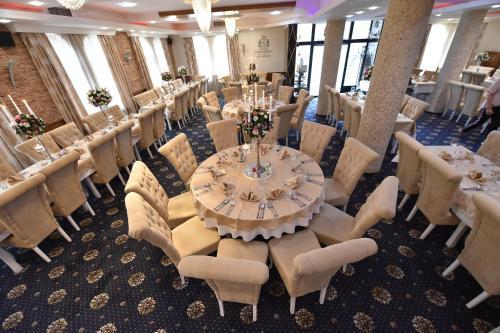 Stari Krovovi Hotel