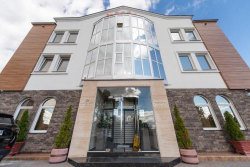Stari Krovovi Hotel