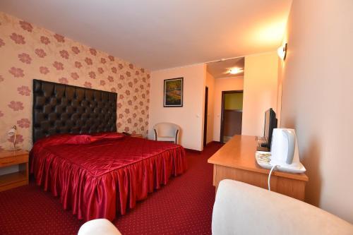 Stari Krovovi Hotel