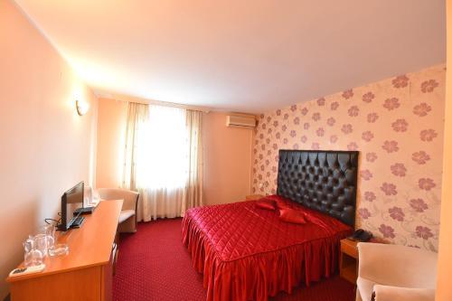 Stari Krovovi Hotel