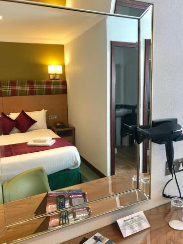 Clan Macduff Hotel
