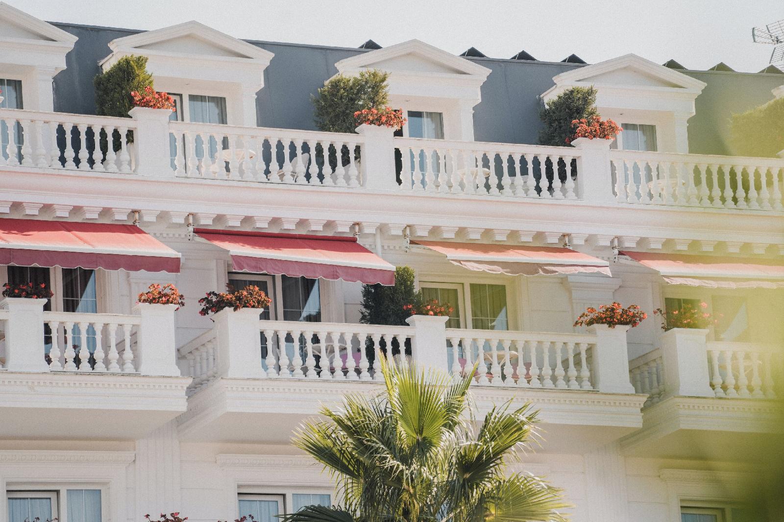 Flower Hotel