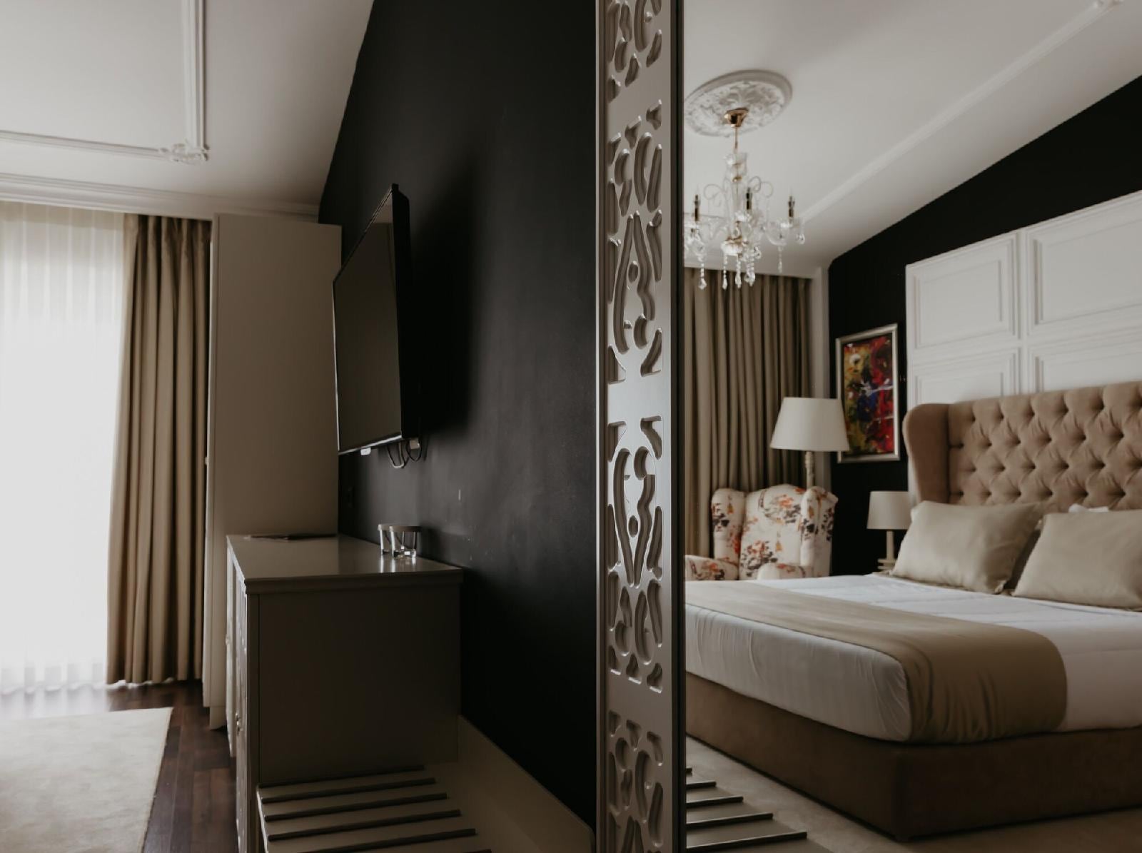 Flower Hotel