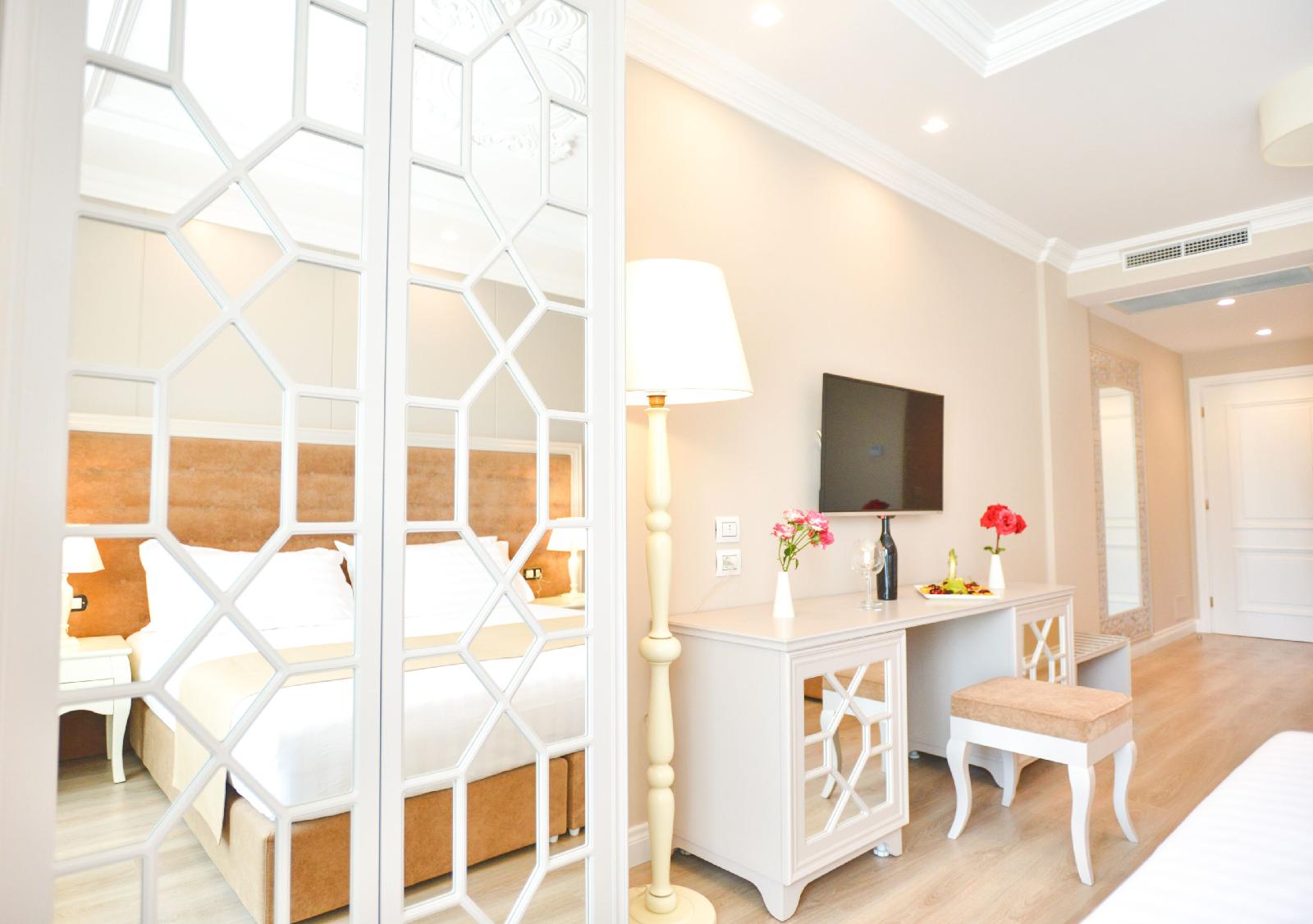 Flower Hotel