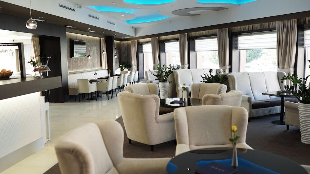 AZUL Hotel & Restaurant