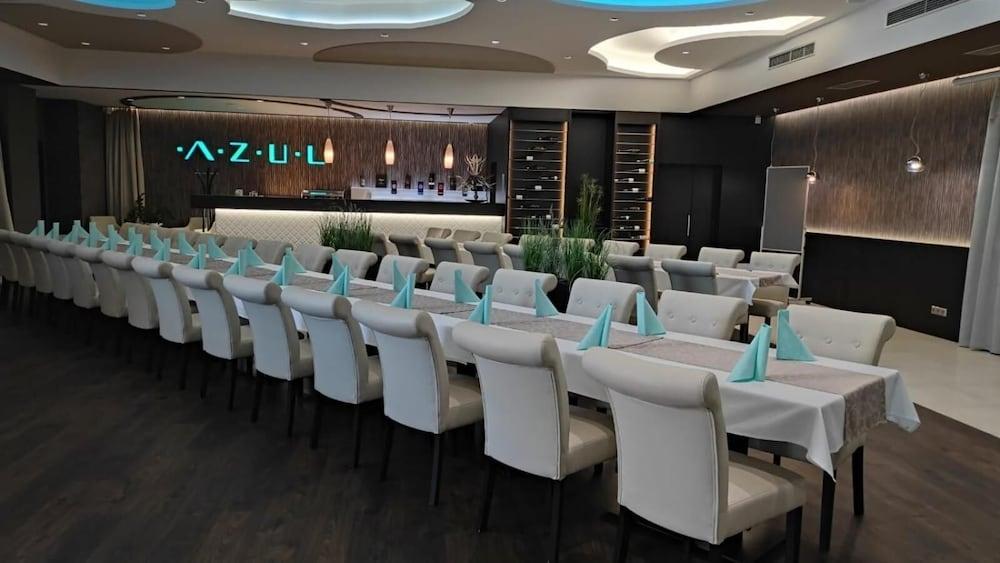 AZUL Hotel & Restaurant