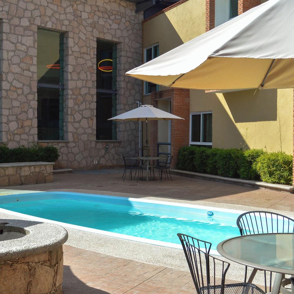 Hotel Valenciana Midway Inn