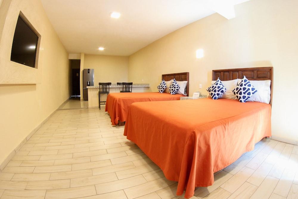 Hotel Valenciana Midway Inn
