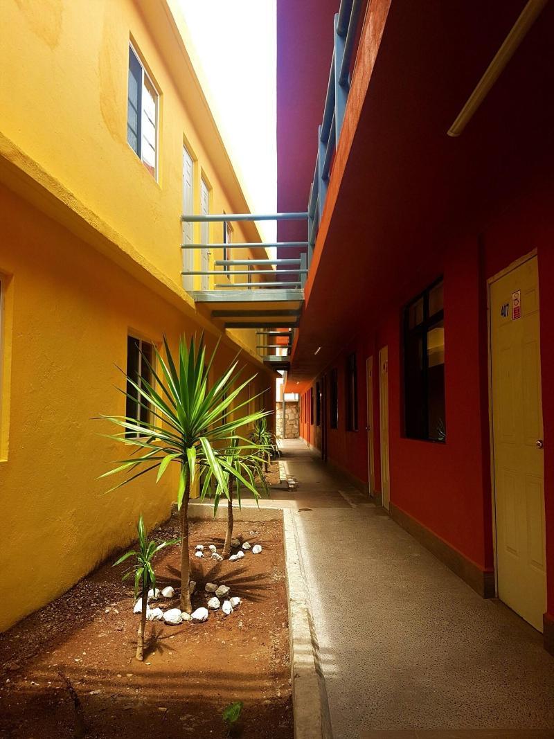 Hotel Valenciana Midway Inn
