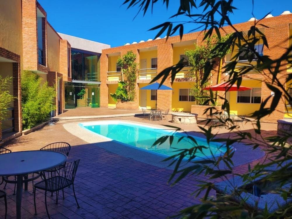 Hotel Valenciana Midway Inn
