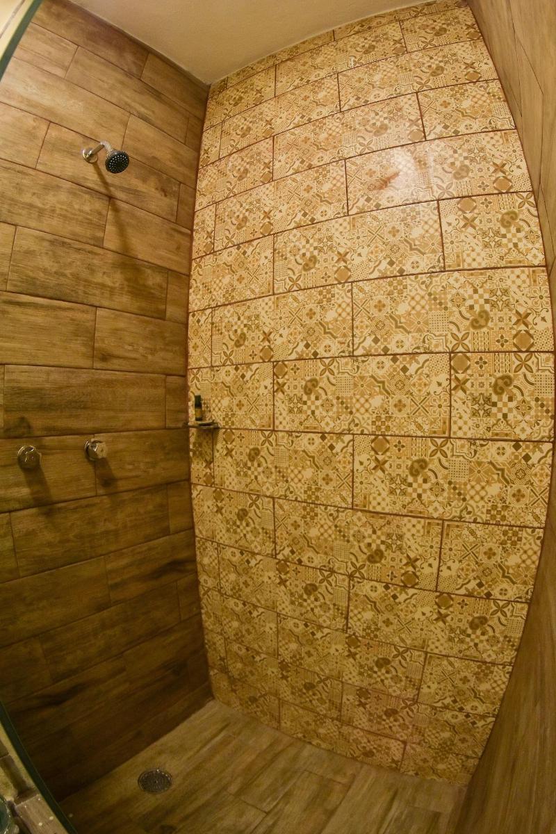 Hotel Valenciana Midway Inn