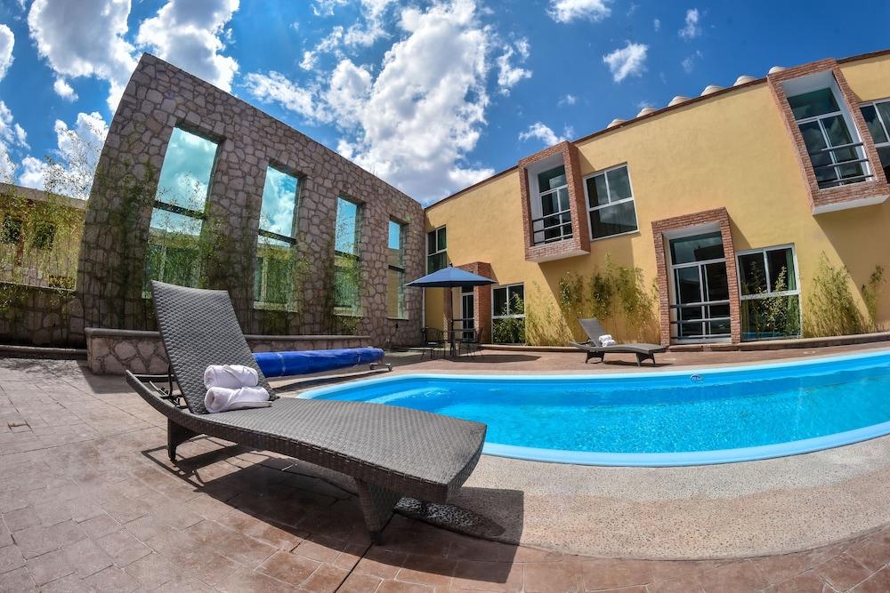 Hotel Valenciana Midway Inn