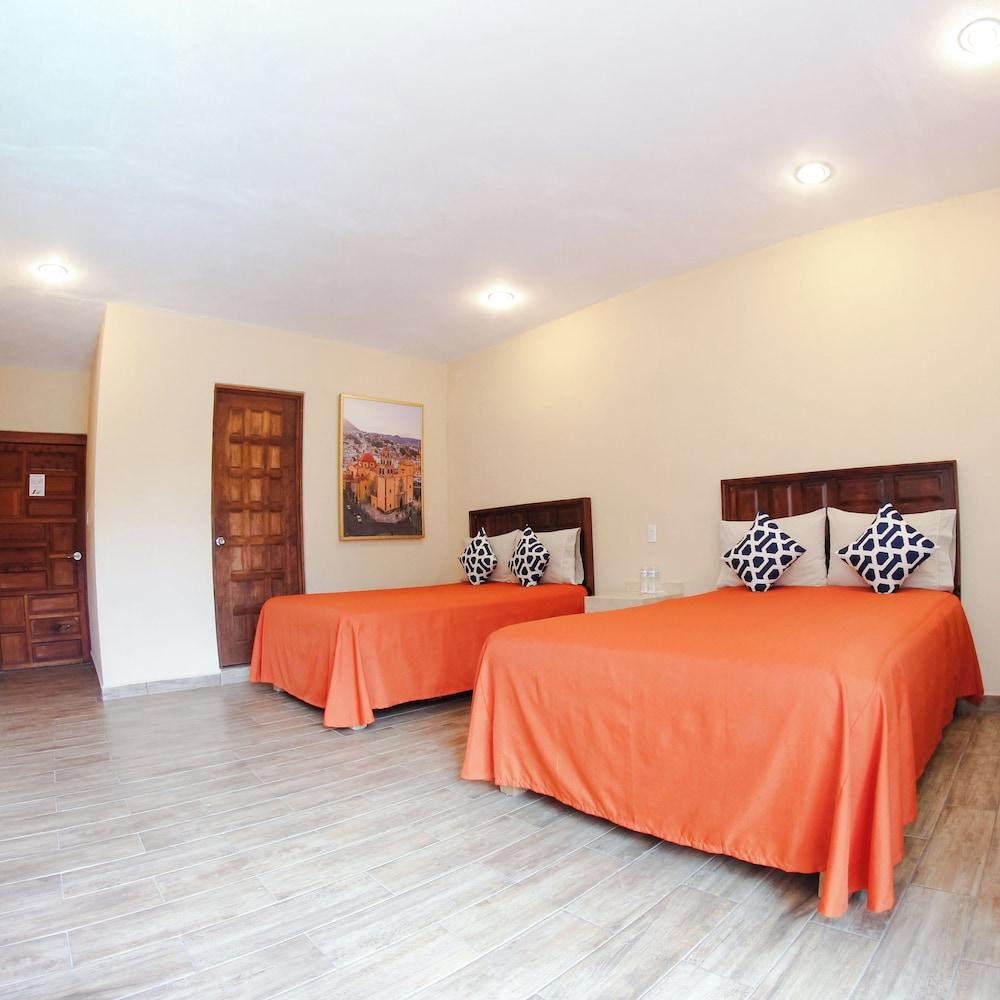Hotel Valenciana Midway Inn