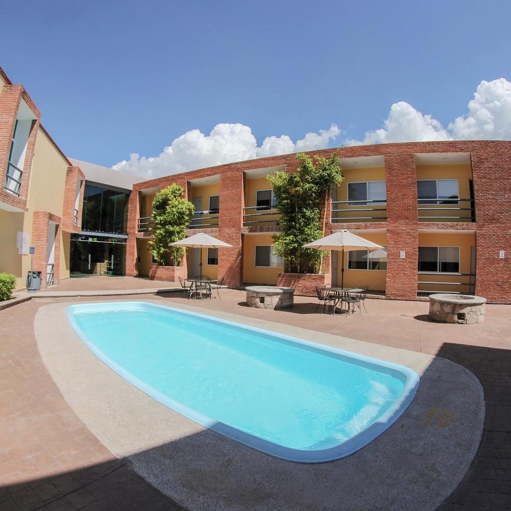 Hotel Valenciana Midway Inn