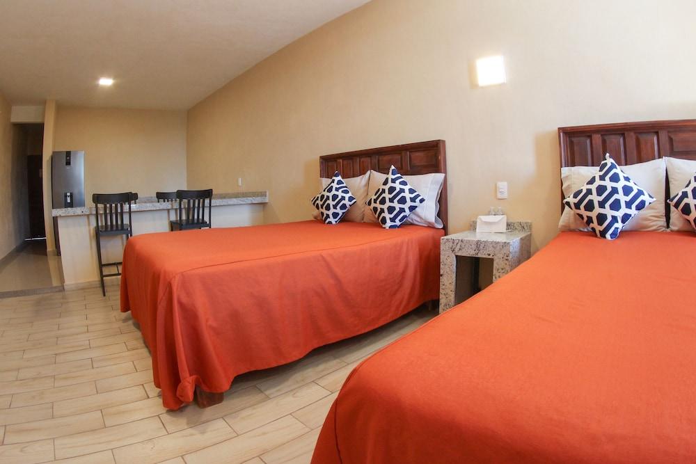 Hotel Valenciana Midway Inn