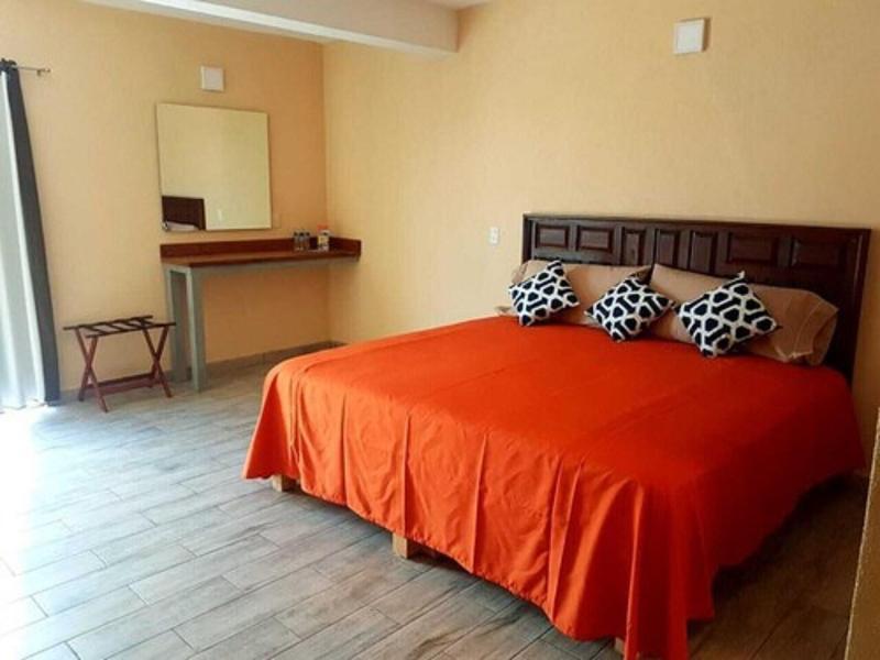 Hotel Valenciana Midway Inn