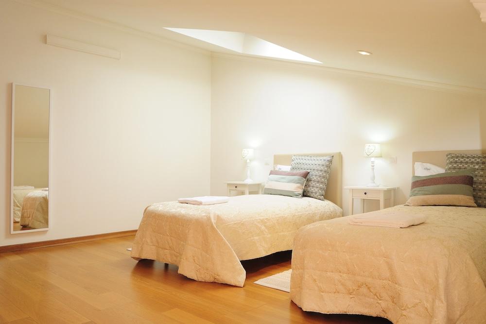 Cruz Apartments