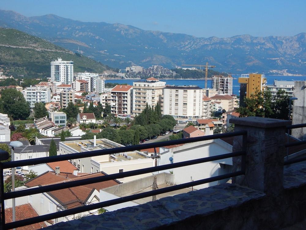 Contessa Apartments