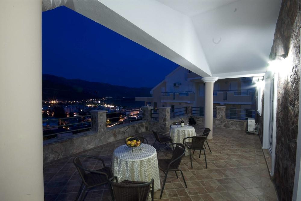 Contessa Apartments