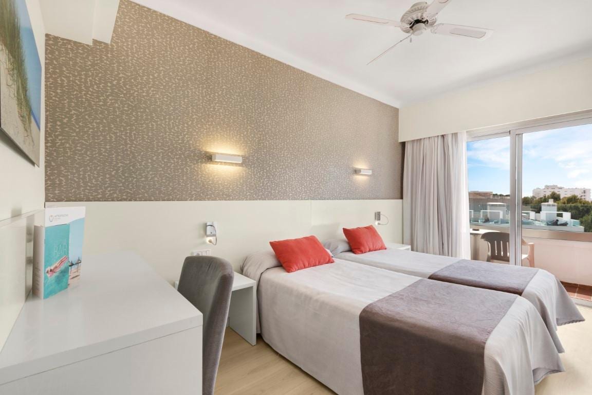 Metropolitan Playa JUKA Aparthotel