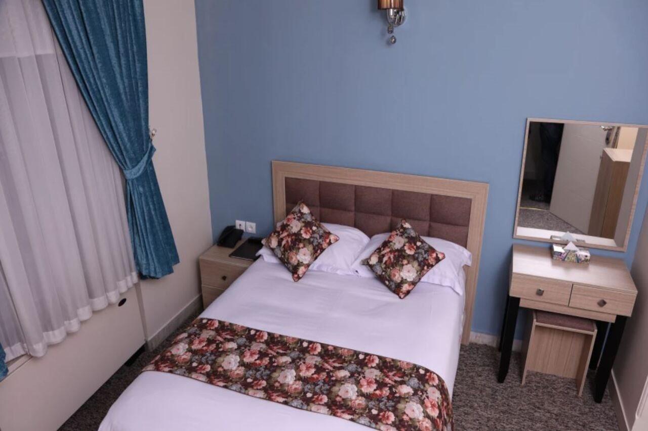 Hally Hotel