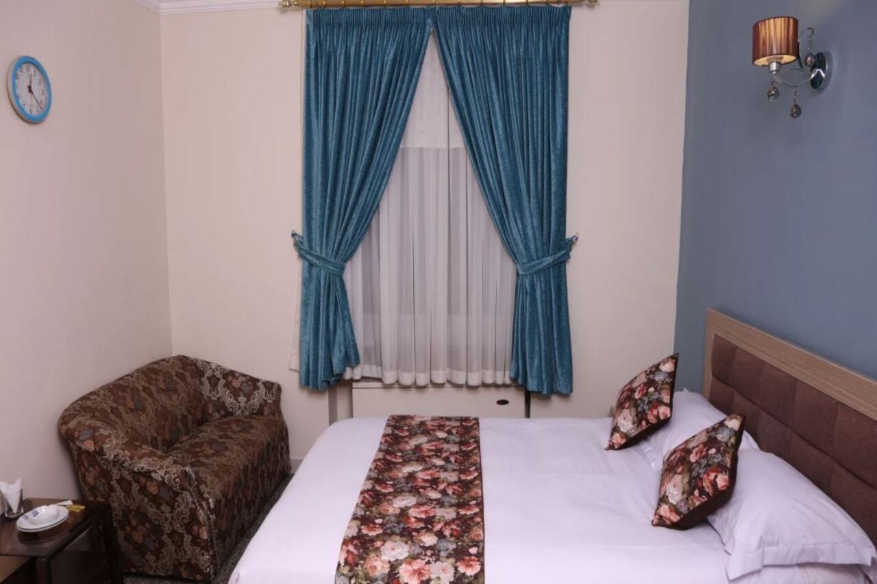 Hally Hotel
