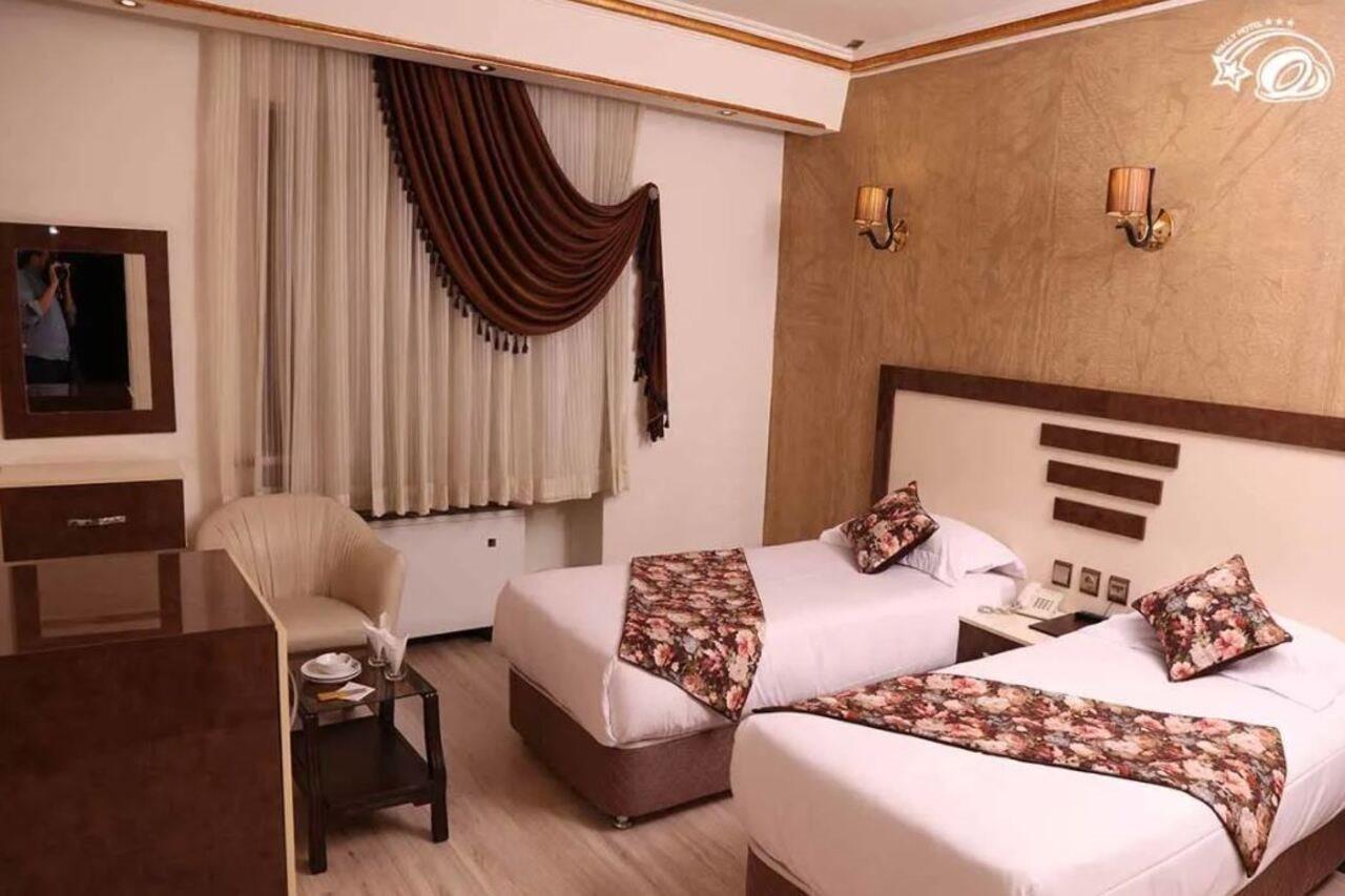 Hally Hotel