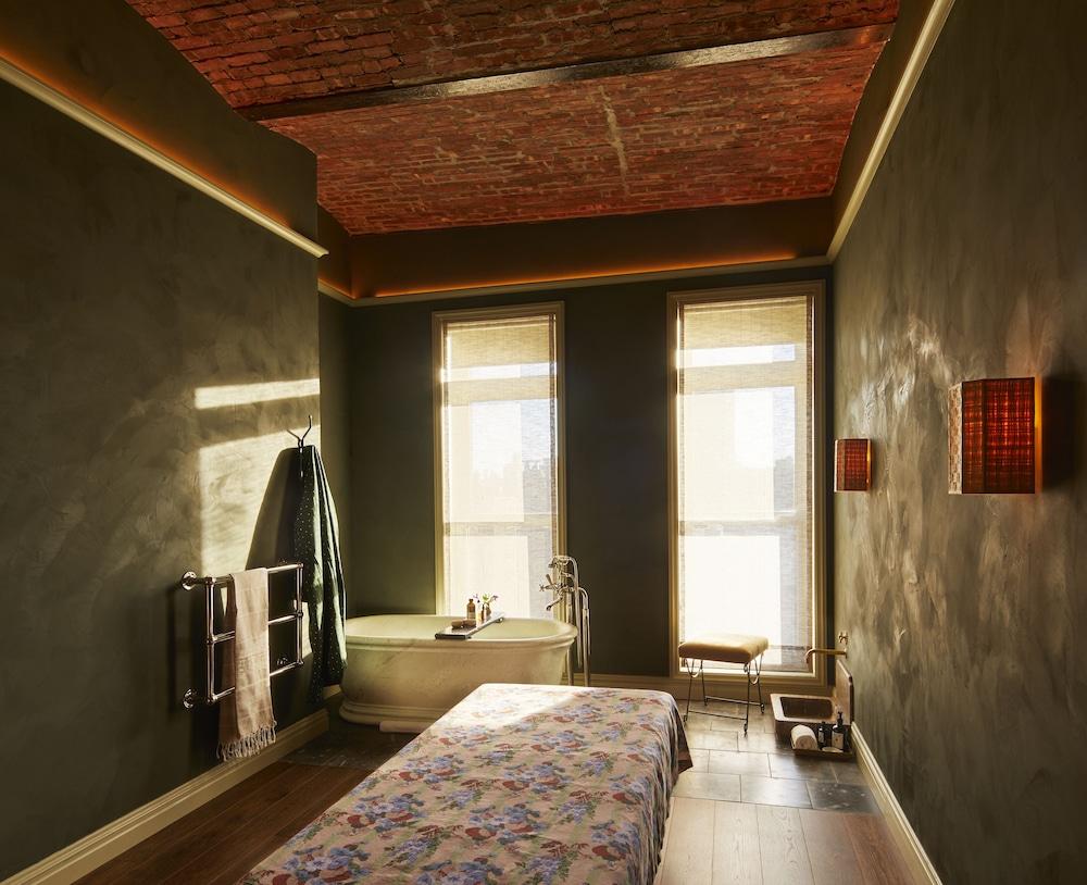 The Hotel Chelsea