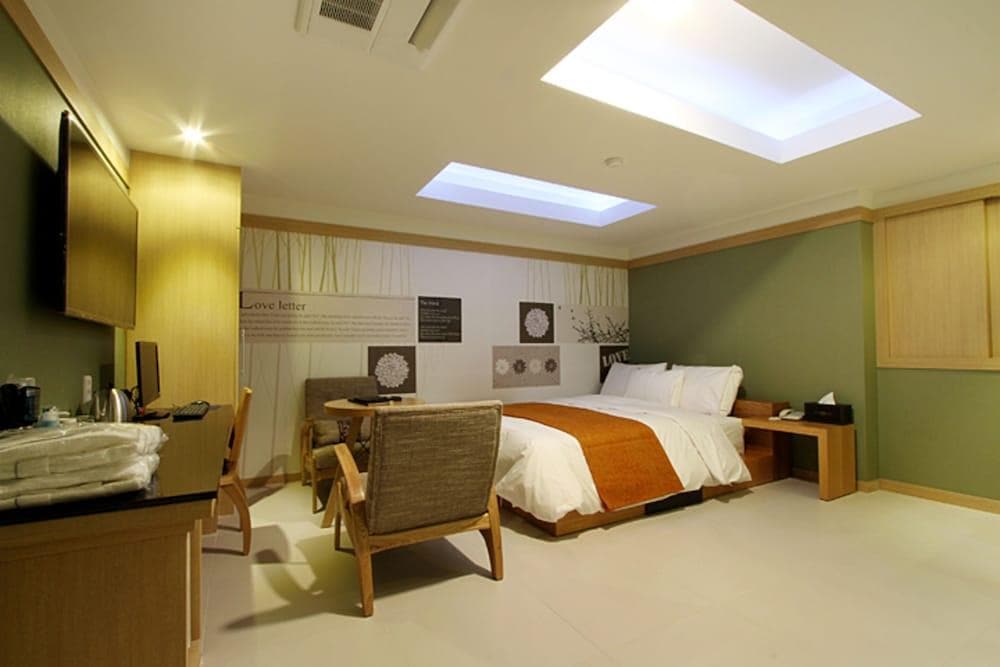 Orsay Business Hotel