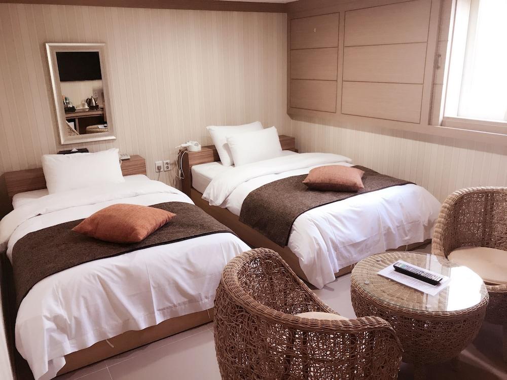 Orsay Business Hotel