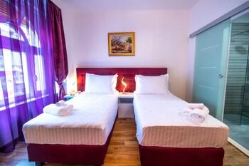 Rooms Center