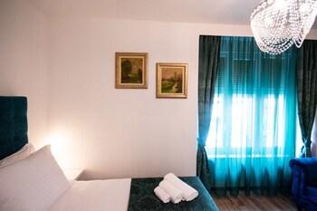 Rooms Center