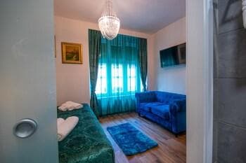 Rooms Center