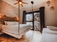 40 Canones Hotel
