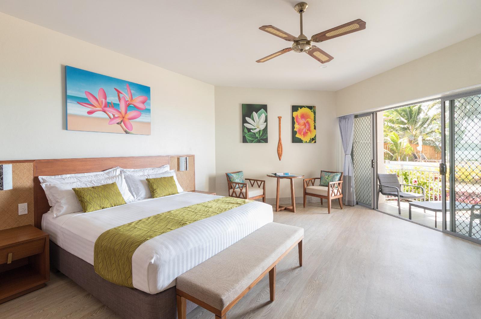 Moana Sands Beachfront Hotel & Villas