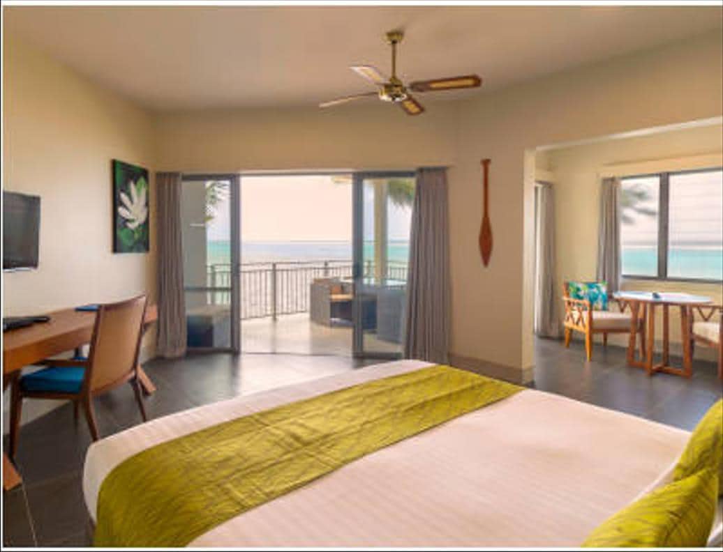 Moana Sands Beachfront Hotel & Villas