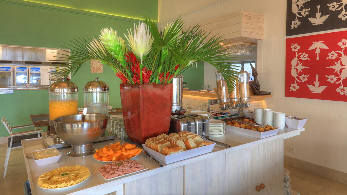 Moana Sands Beachfront Hotel & Villas