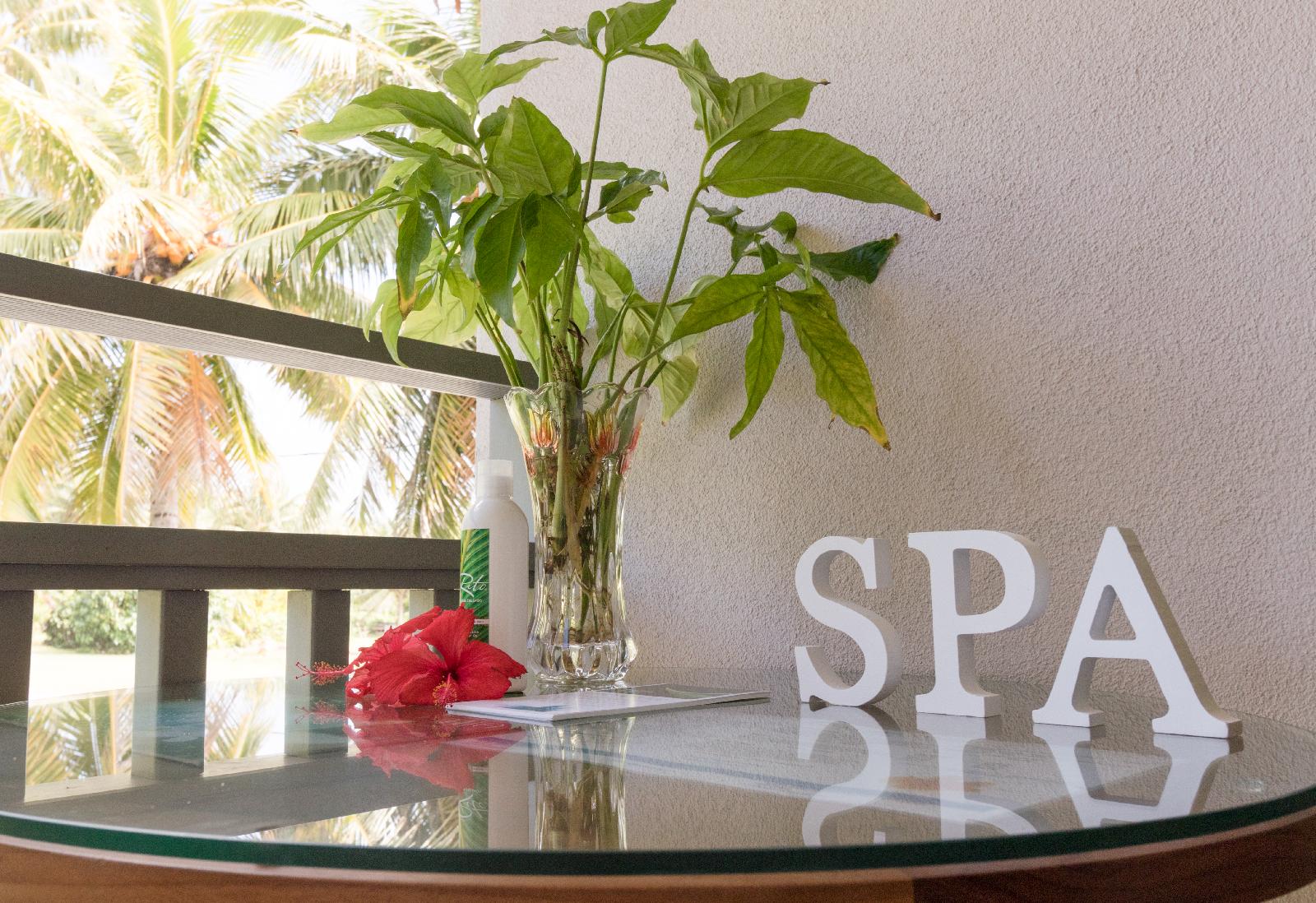 Moana Sands Beachfront Hotel & Villas
