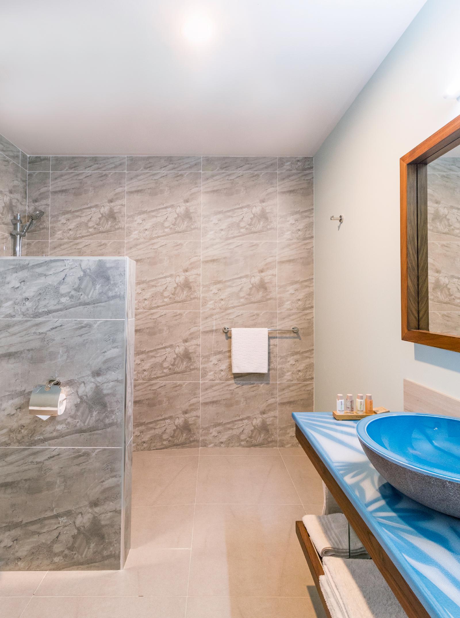 Moana Sands Beachfront Hotel & Villas