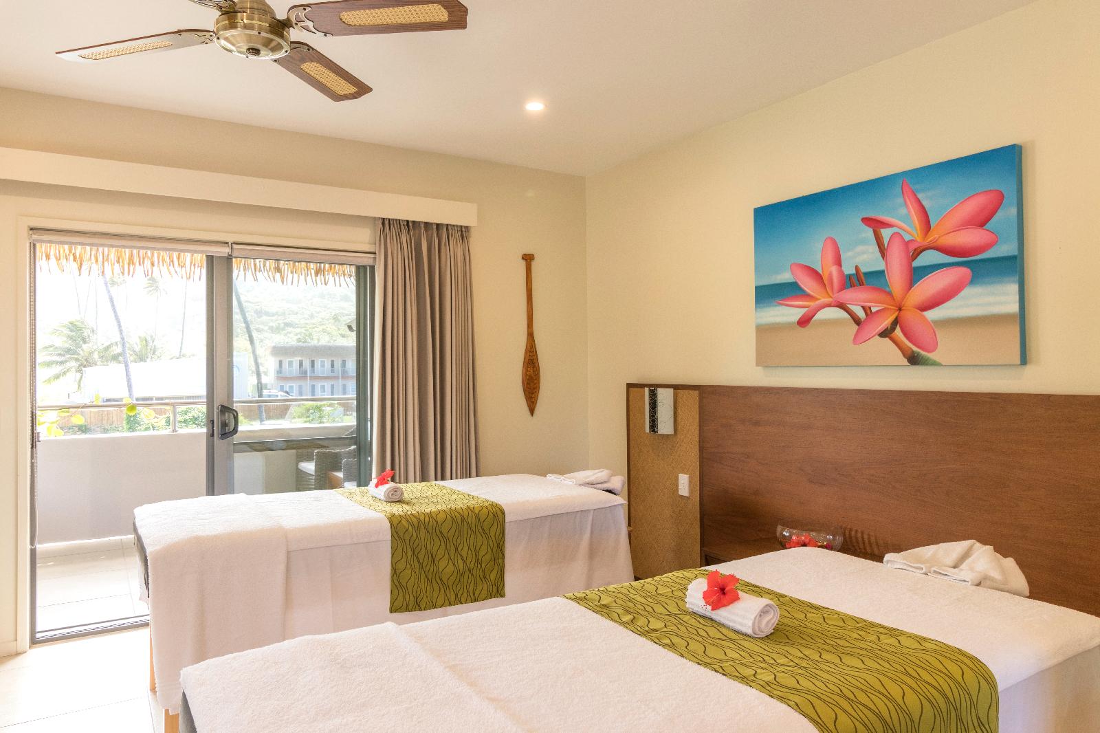 Moana Sands Beachfront Hotel & Villas