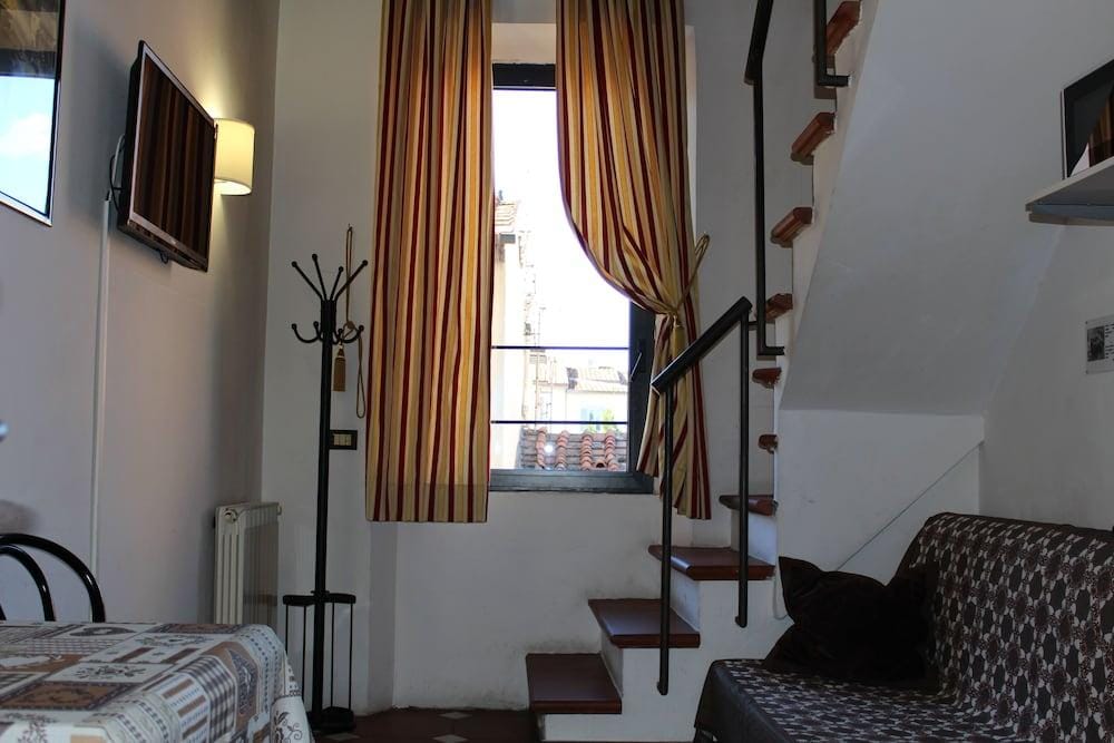 Max Apartments