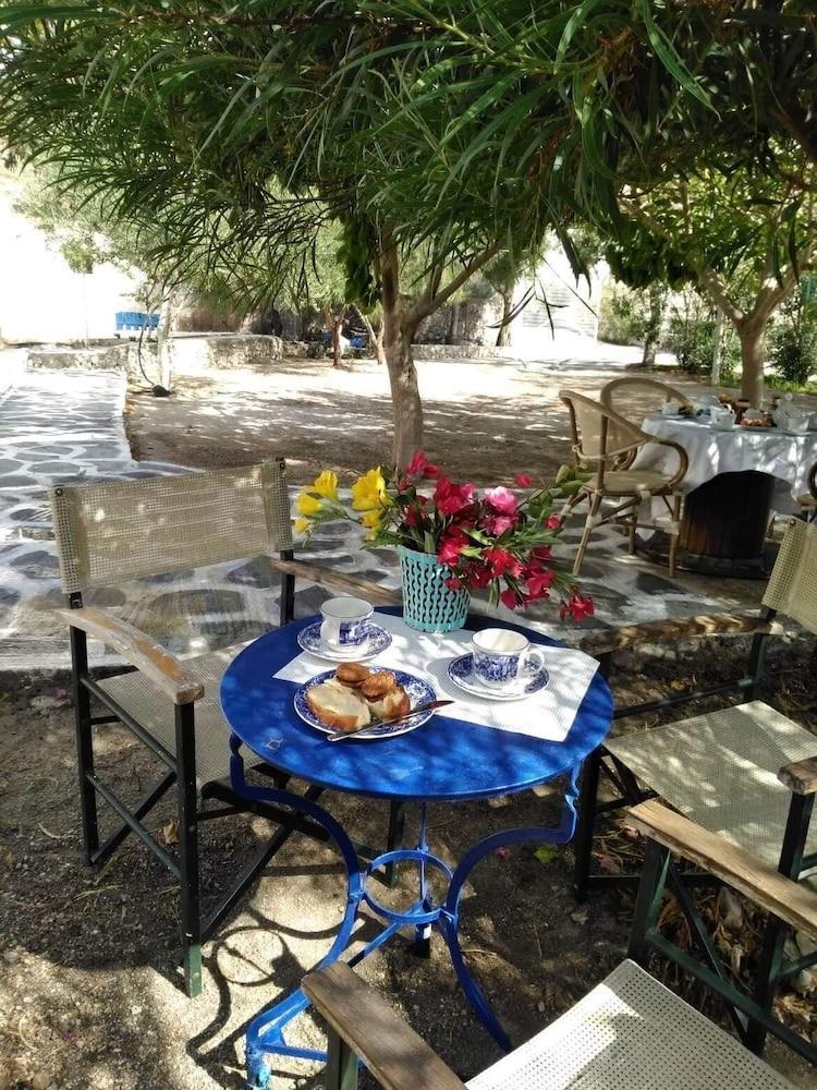 Santorini Royal Suites