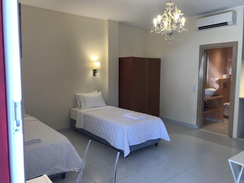 Santorini Royal Suites