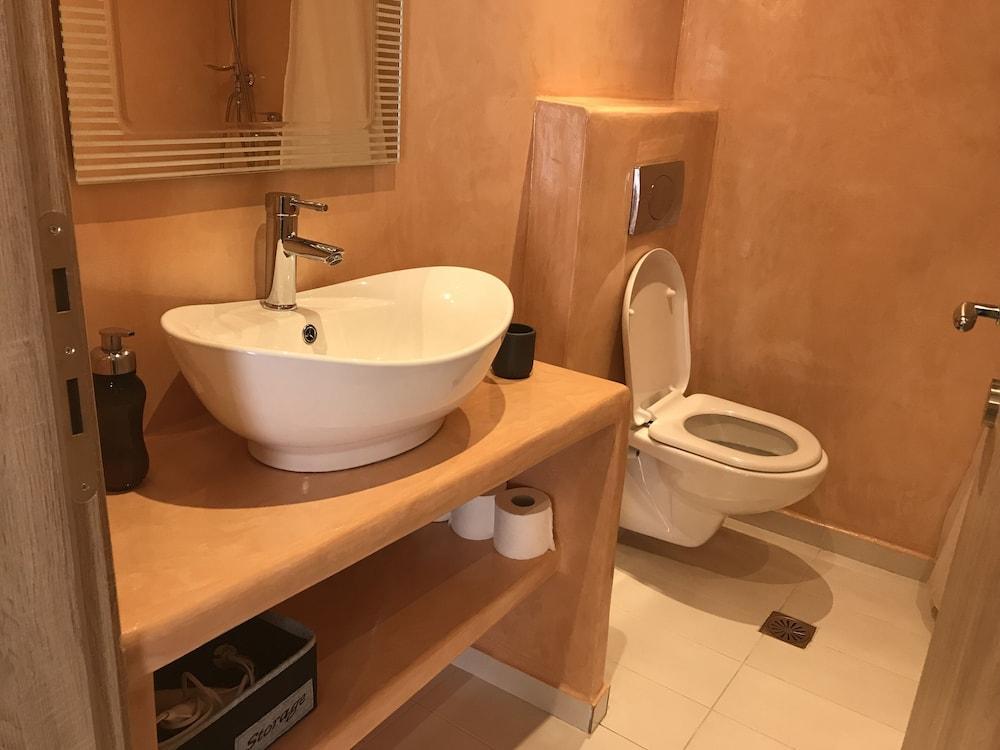 Santorini Royal Suites